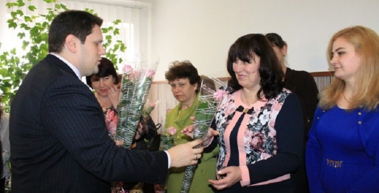 Александр Урбанский поздравил сотрудниц ренийского порта с 8 марта