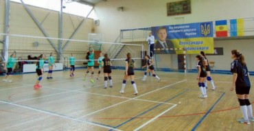 В Измаиле стартовал традиционный турнир по волейболу