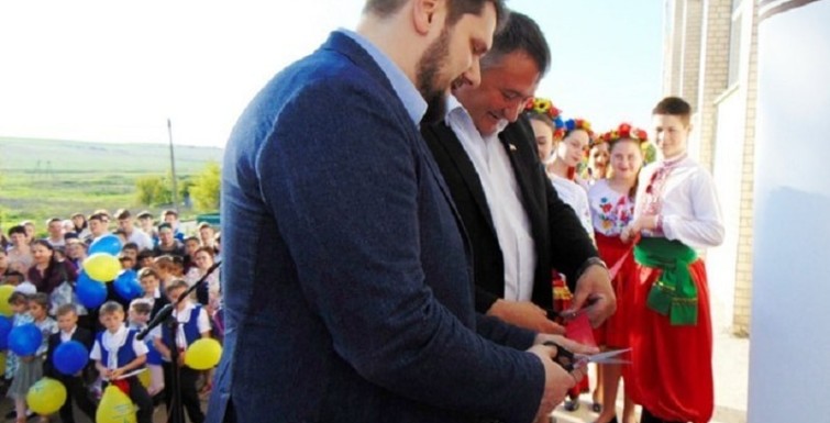 Александр Урбанский посетил торжественное открытие спортзала в Болградском районе